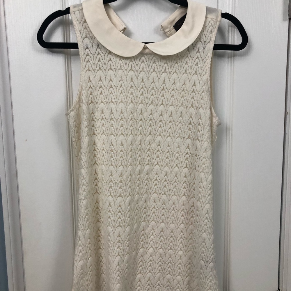 Sleeveless collared shirt